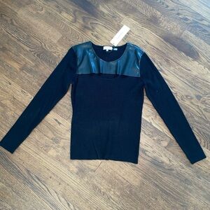 🆕 Calvin Klein Sweater - M